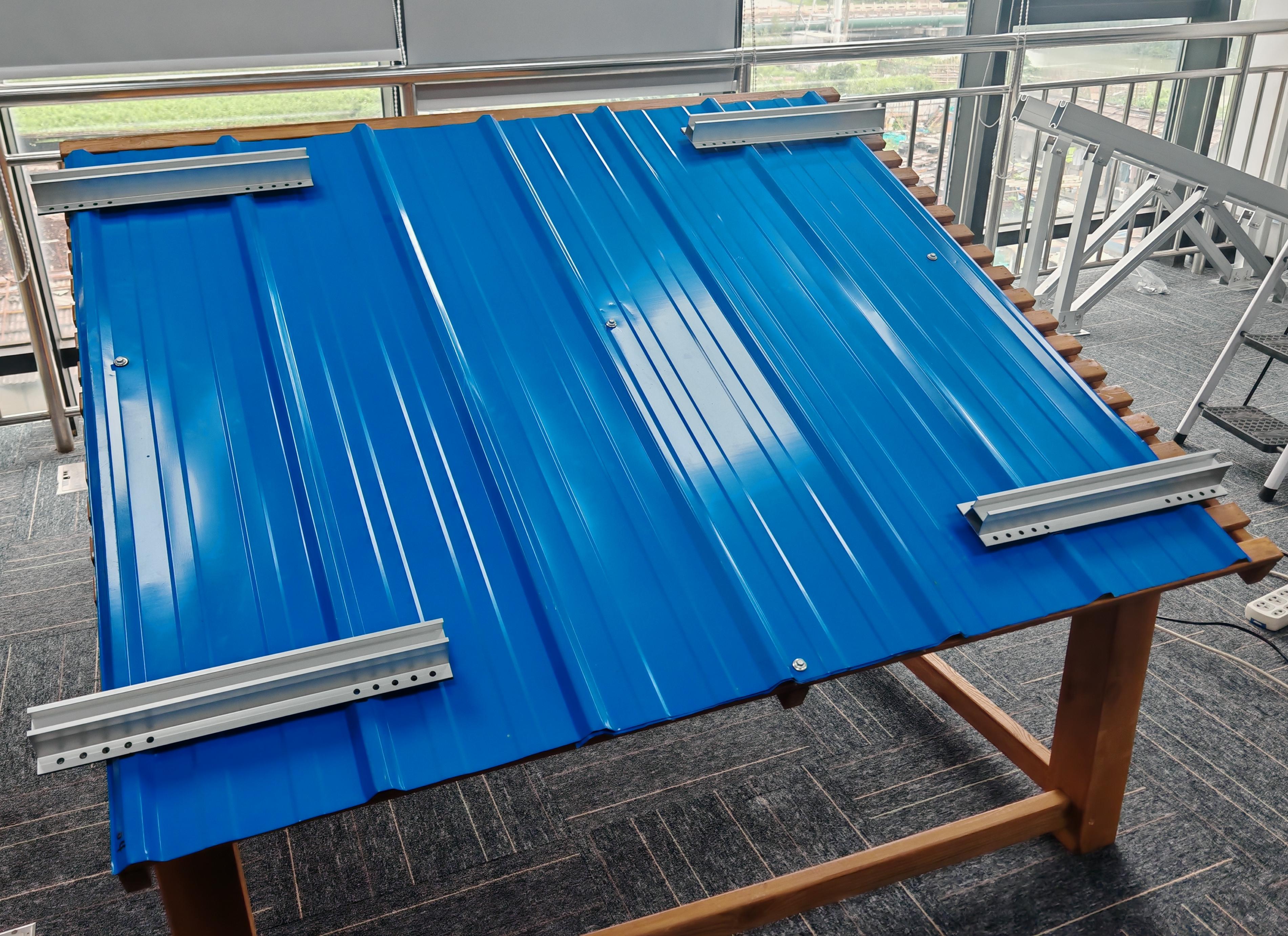 Intuitive experience! WOCHN conference room real scene set up, demonstrating the installation of Mini rail photovoltaic bracket